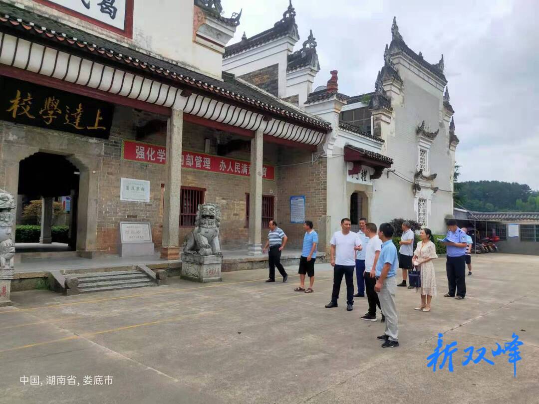 荷叶镇：筑牢安全“防护墙”