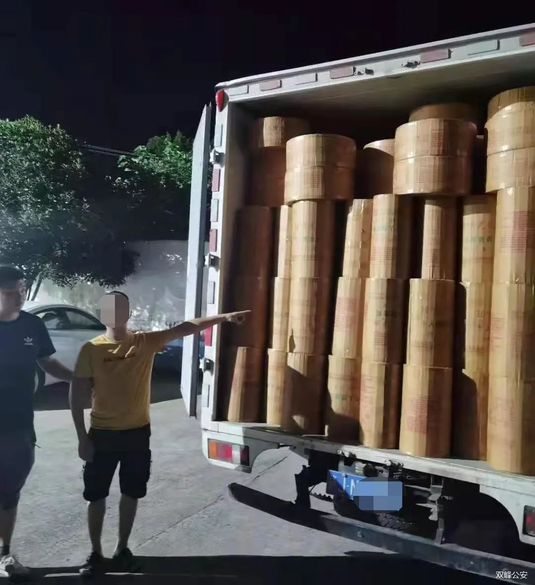 非法运输烟花爆竹，两人被拘！