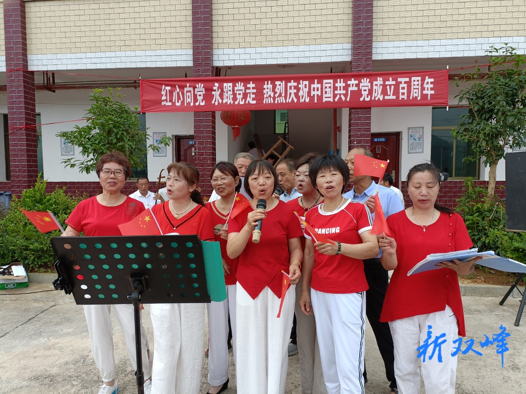 杏子铺：退休教师晚霞红 义演送戏到敬老院
