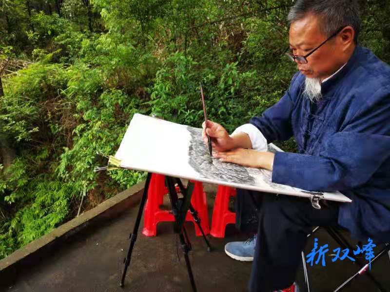 著名画家许仁龙来曾国藩故里采风写生