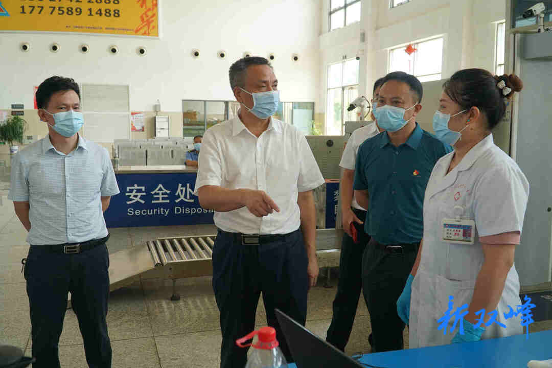 彭石清调度芙蓉学校建设并督查疫情防控和疫苗接种工作