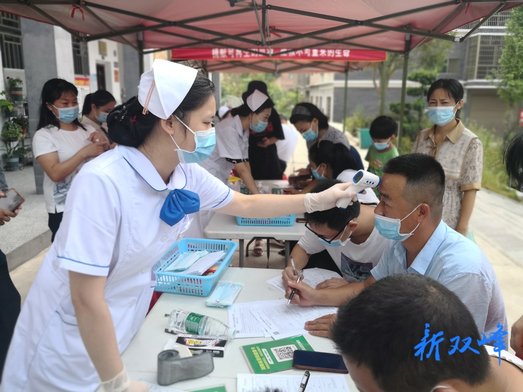 荷叶镇开展无偿献血活动