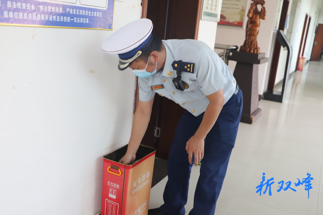 双峰县消防救援大队深入粮食储备库开展消防安全专项检查