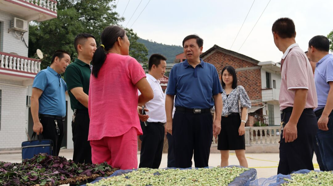市人社局到印塘乡仙神寨村和铁马山村走访调研