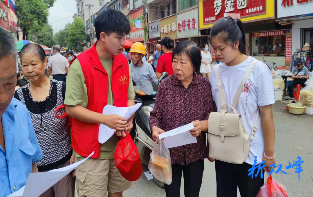 甘棠镇组织大学生志愿者积极参与“反诈打跨”宣传