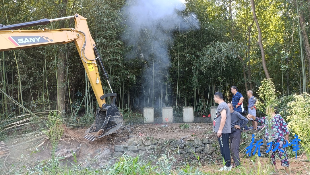 杏子铺镇石坝村村民支持国家高速公路建设