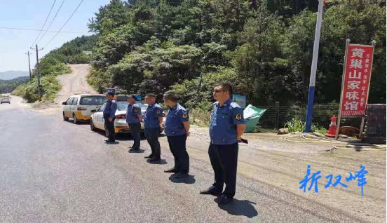 双峰开展整治道路运输货物脱落扬撒行动