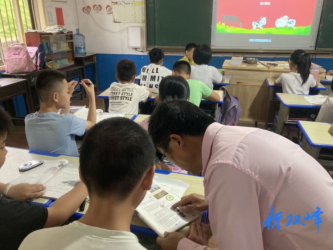 杏子铺镇教师痴心从教三十载