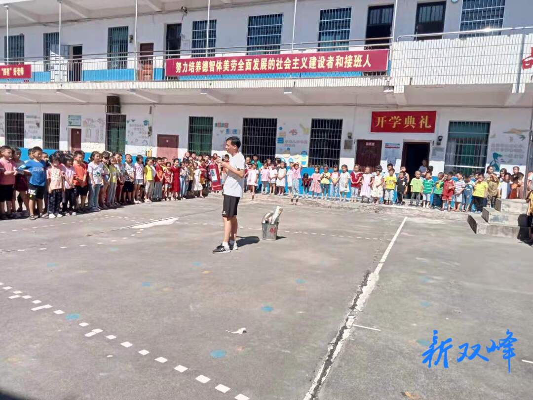 沙塘乡中心小学举行消防演练活动