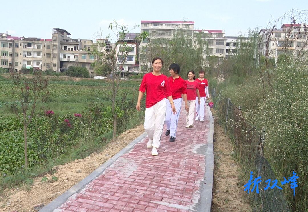 梓门桥镇梓桥村：广场里的幸福生活