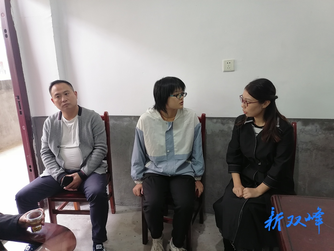 乡村振兴工作队为困难学生捐款助学