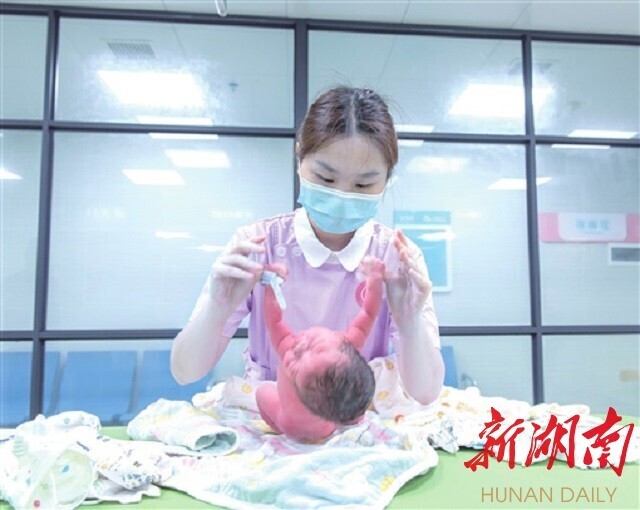 《湖南日报》系列报道③：群众健康装心中——双峰县全面推进“健康双峰”建设