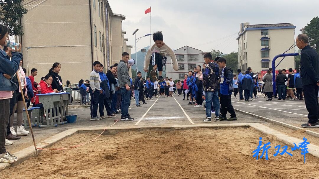 点燃运动激情，追逐青春梦想——杏子中学2021届全片中小学田径运动会