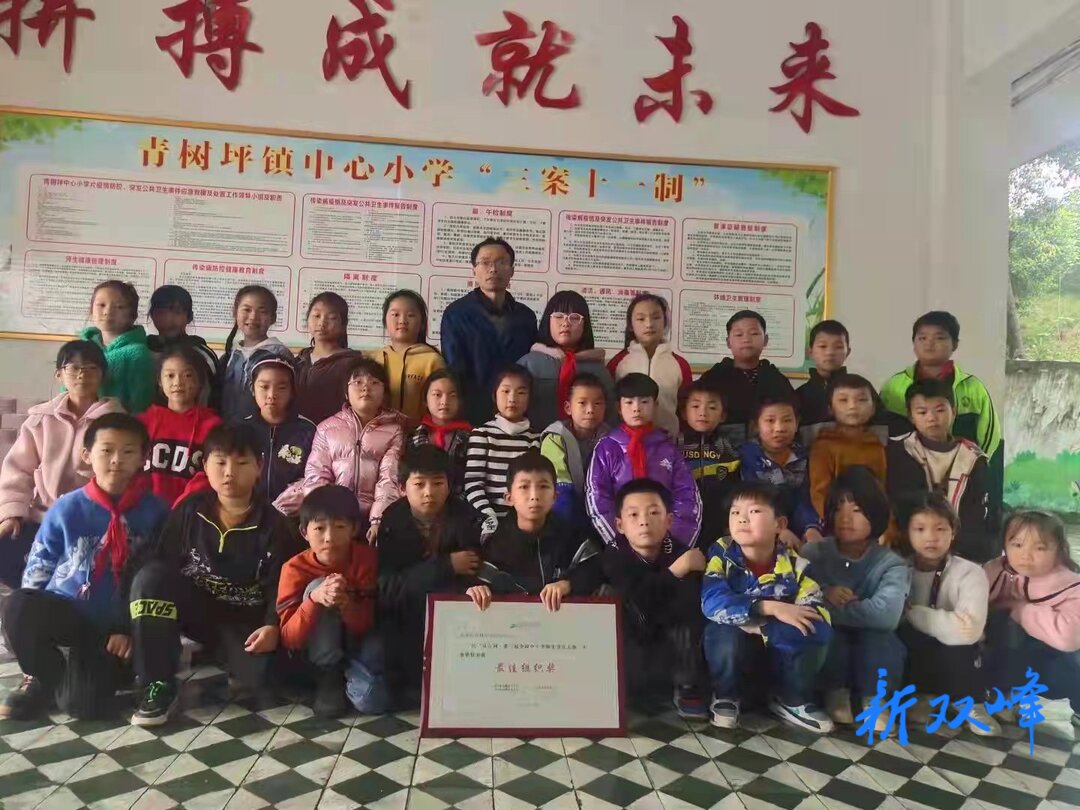 文而化之，美而育之——青树坪镇中心学校教师李左亮小记