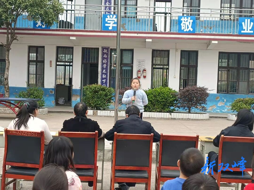 杏子铺镇龙返学校建设书香校园
