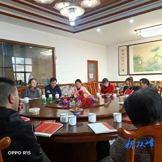 县侨联召开庆祝中国共产党成立100周年诗词楹联书法展入展作品作者座谈会