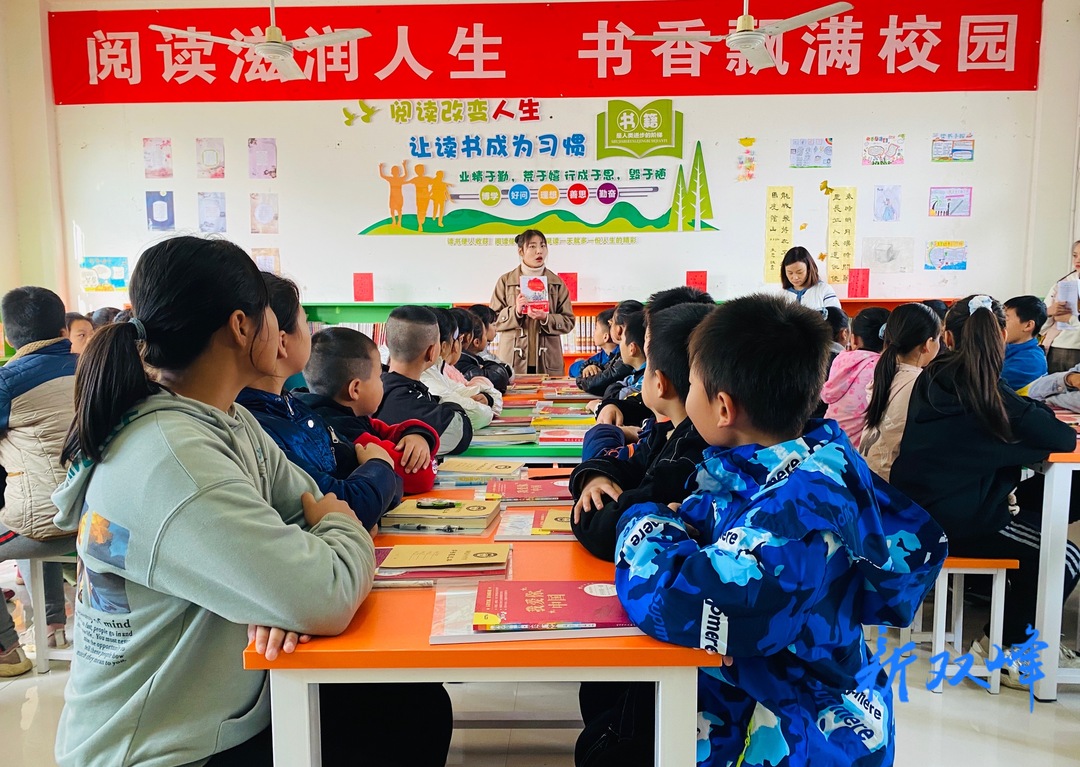 最是书香能致远  “双减”相伴共“悦读”——双峰县青树坪中学举行图书馆开馆仪式