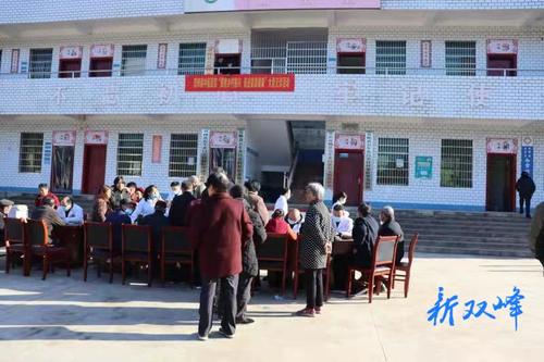 雙峰中醫院“服務鄉村振興、促進家庭健康”義診活動在石牛鄉白云村舉行
