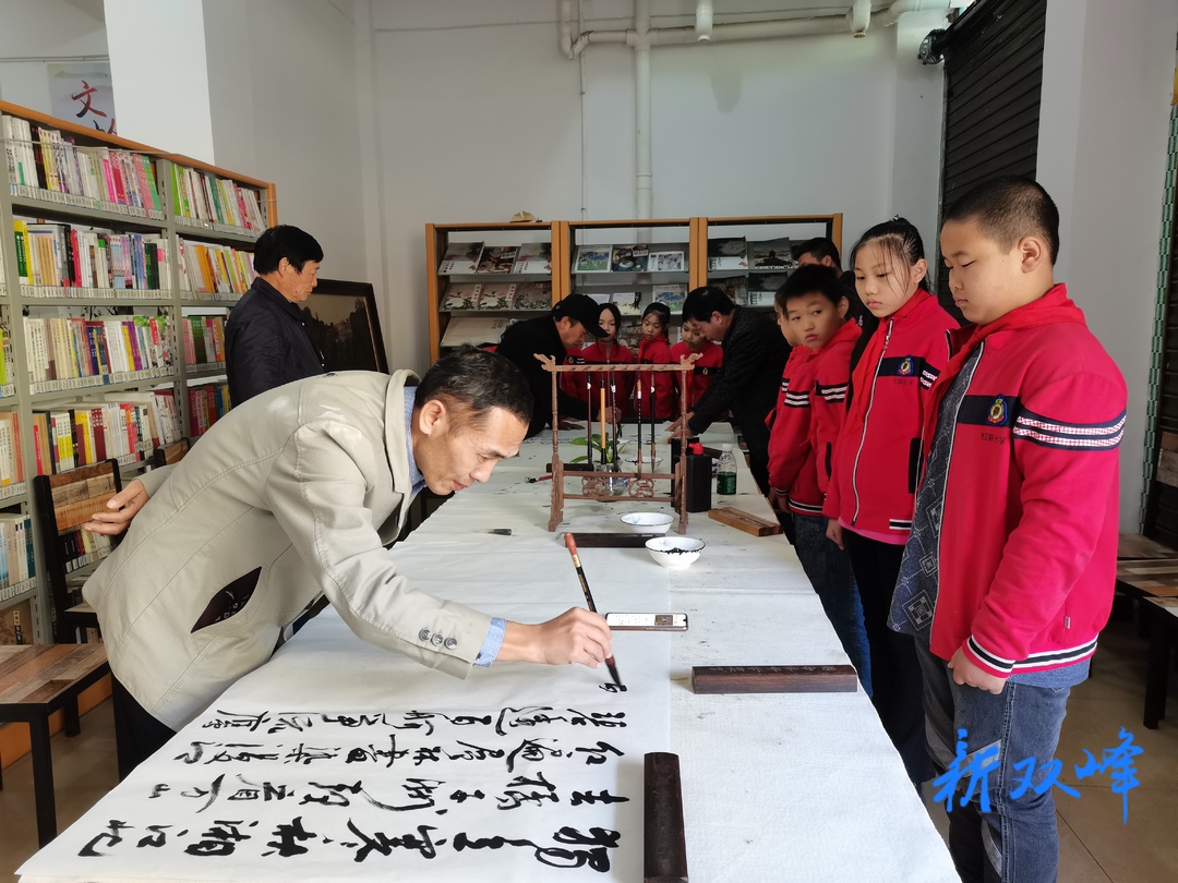洪山殿镇文化站开展书画创作交流活动
