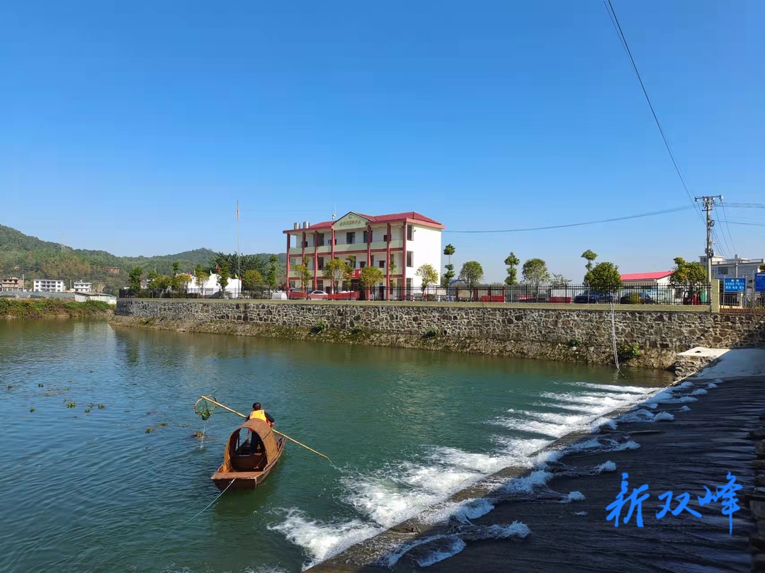 洪山殿镇：河道保洁在行动