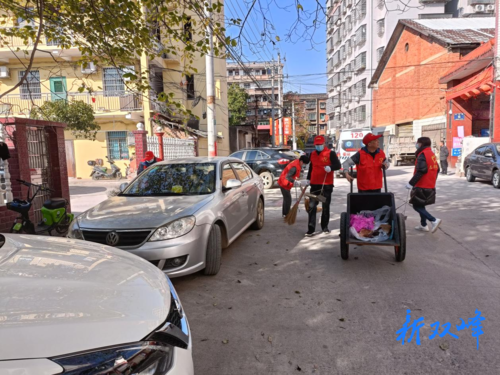 【我为群众办实事】市容环境整治：双峰县中医医院志愿服务队开展环境卫生大扫除