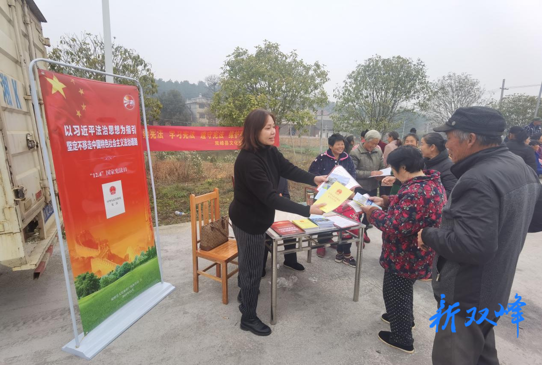 县文旅广体局开展法治知识和安全生产知识宣传活动