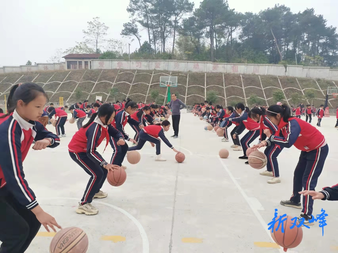 锁石镇中心学校：“双减”发力 “课间”发威