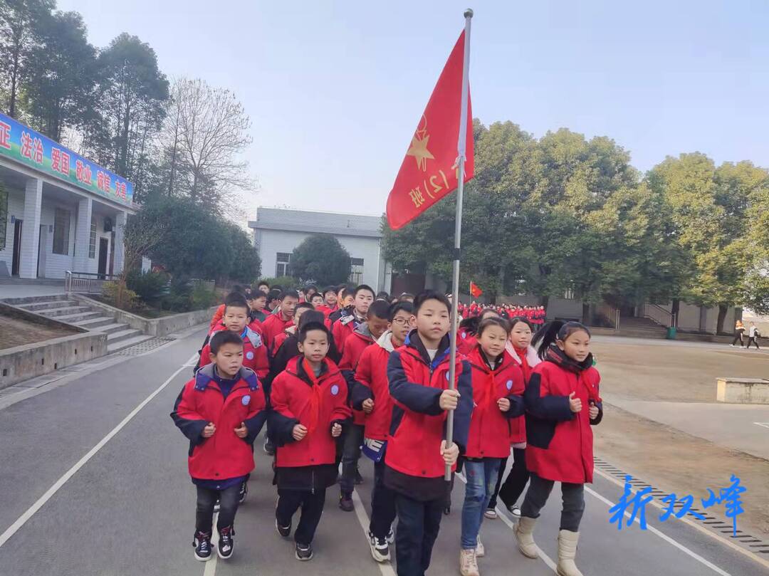 梓门中心小学迎接县中小学课间大活动评比活动侧记