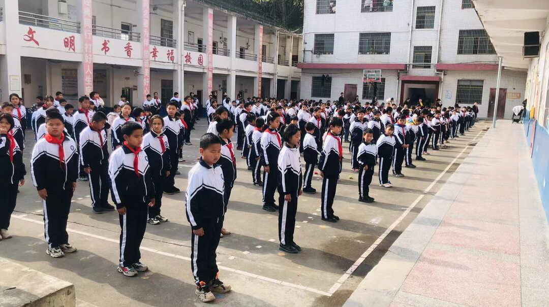 沙塘籍爱心人士:寒冬捐赠暖人心 报效桑梓见真情