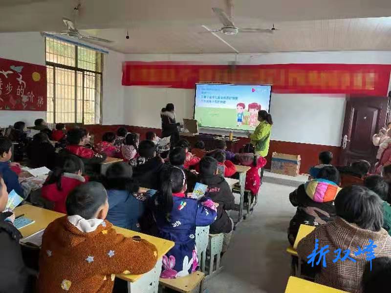 荷叶镇开展未成年人保护法知识宣讲活动