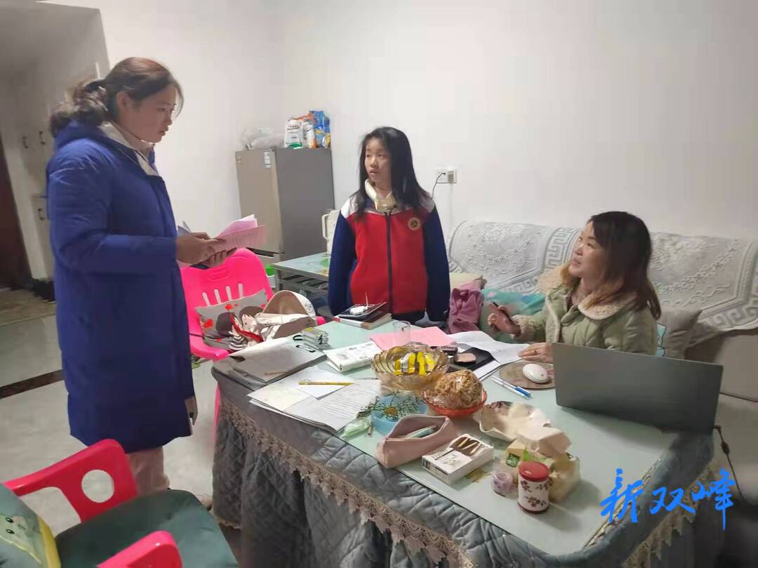 双峰一中：“敲门”行动显真情见实效