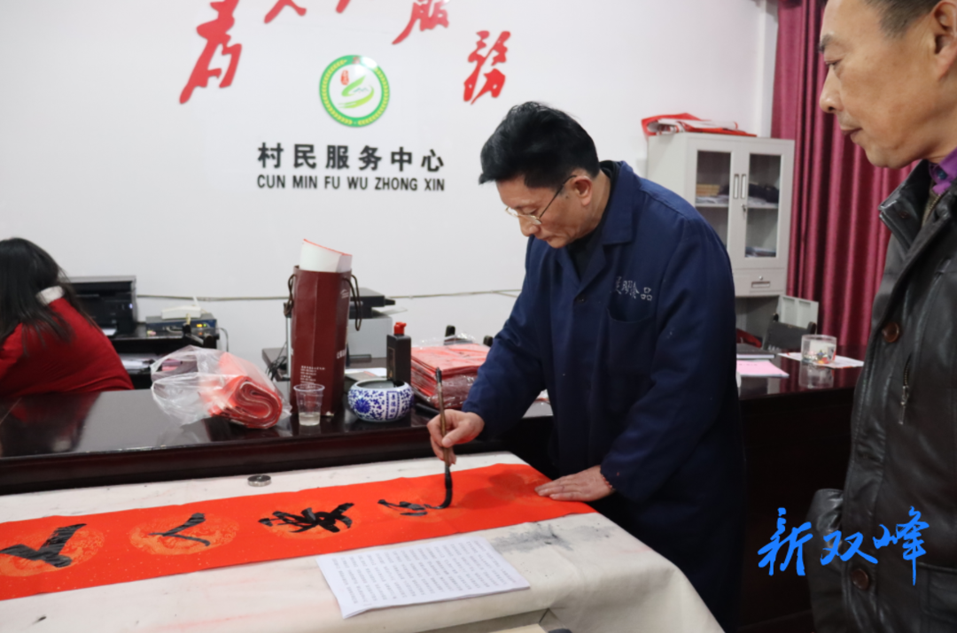 走马街镇：书春联送祝福  消防安全记心头