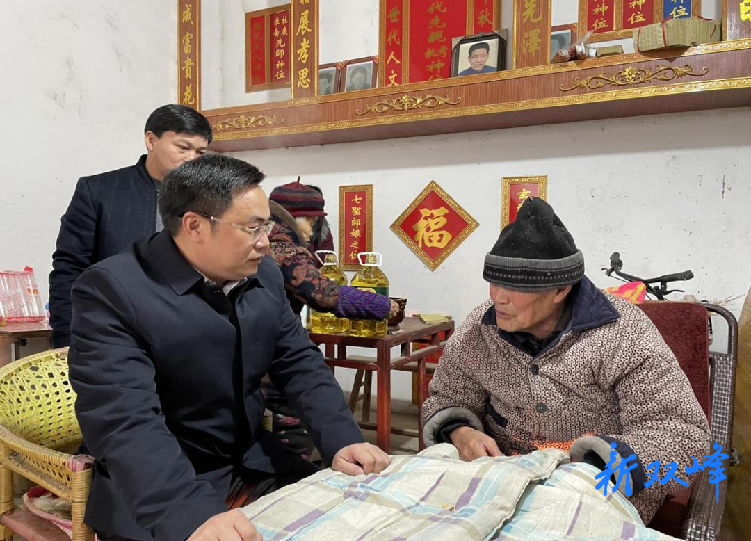 李基联到三塘铺镇走访慰问困难党员和群众