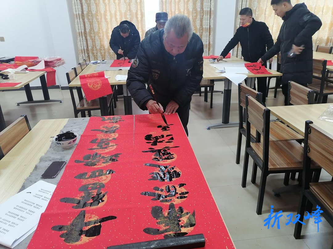 甘棠镇工会开展“送万福、进万家”书法公益活动