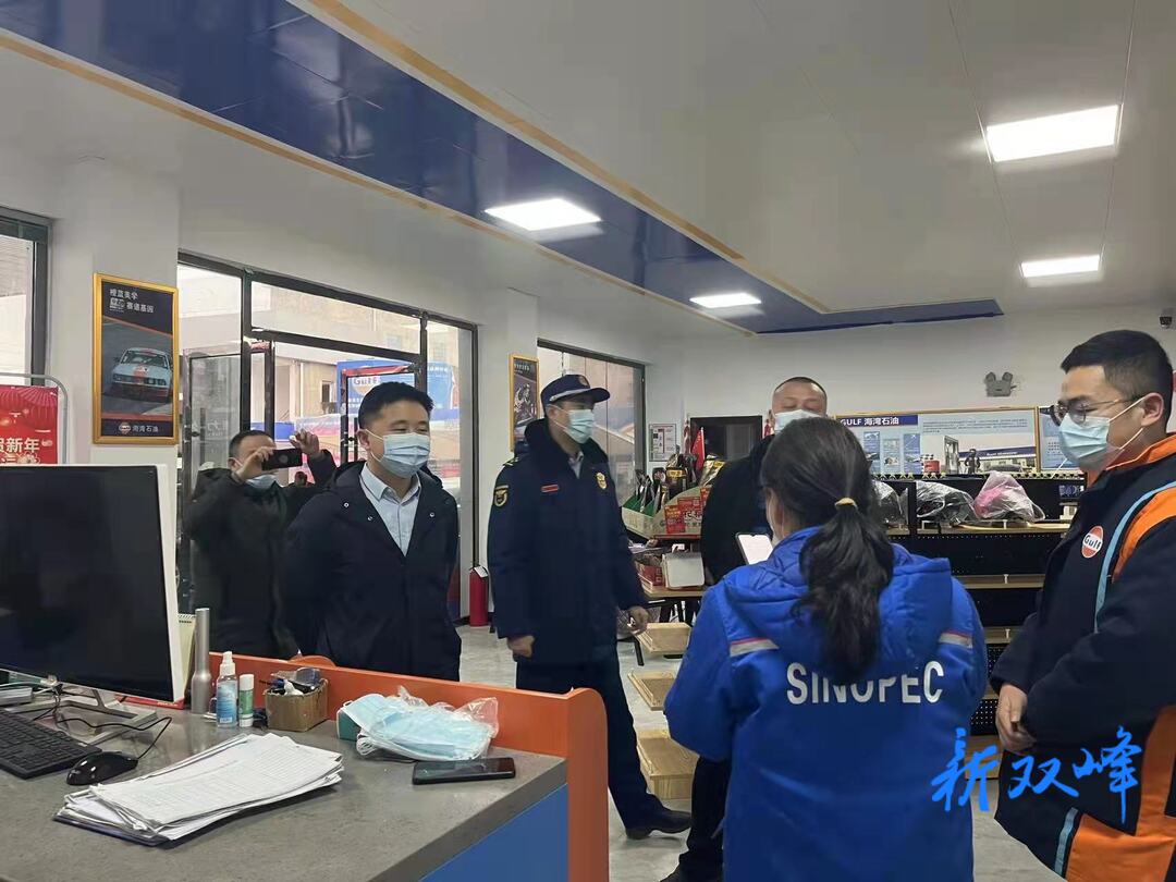 县领导节前督查商贸流通领域安全生产和疫情防控工作