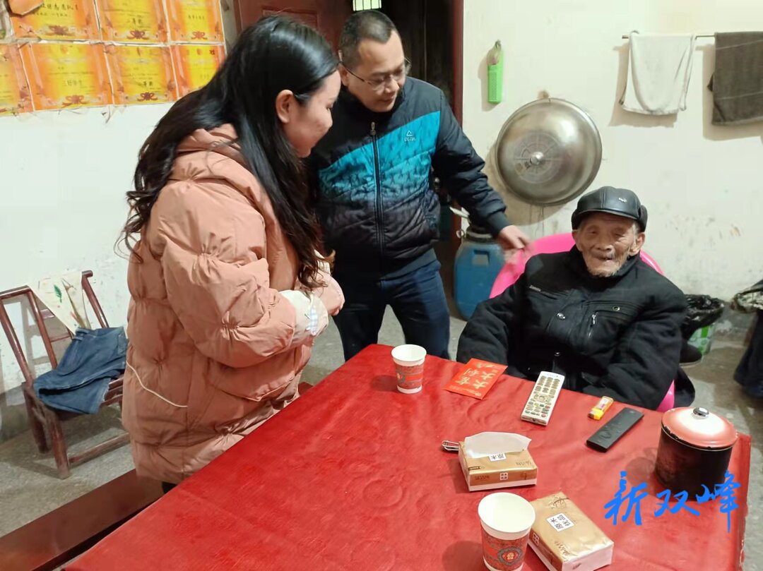荷叶镇开展走访慰问退伍军人活动