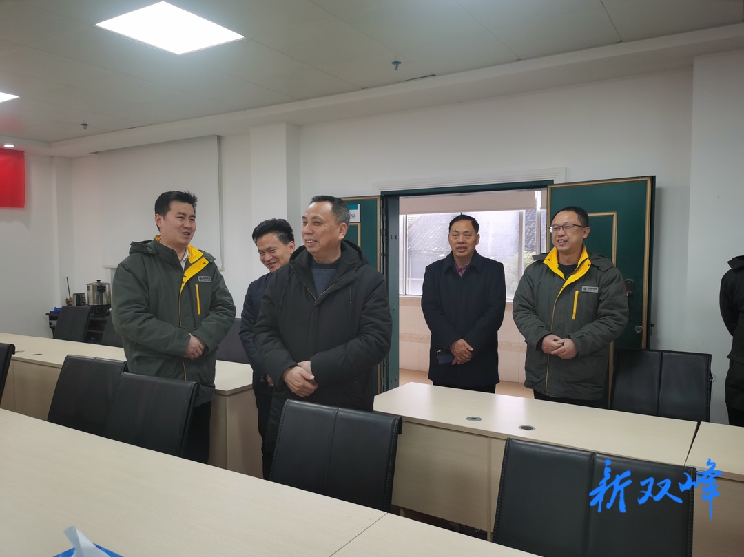 彭石清大年初一看望慰问坚守岗位工作人员