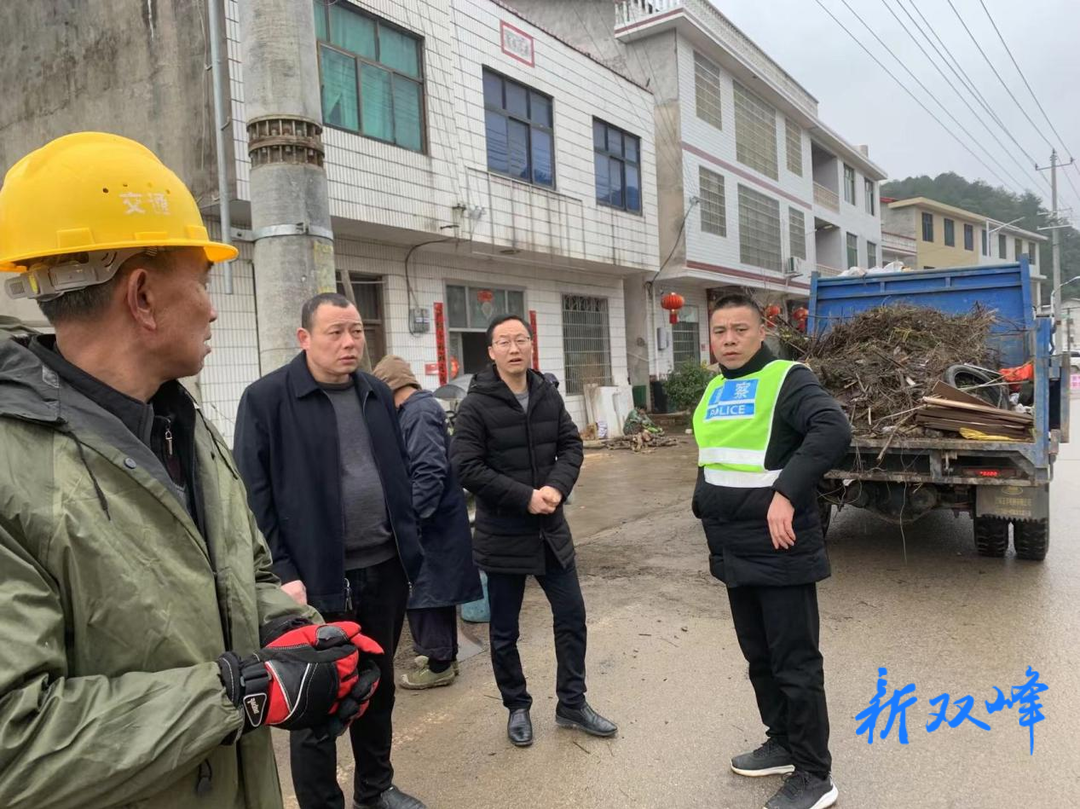 石牛乡：干群齐上阵 净洁家园促振兴
