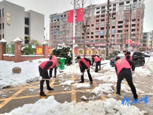 双峰县民政局开展铲雪行动