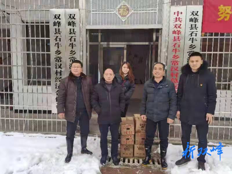 石牛乡政协委员雪中送炭