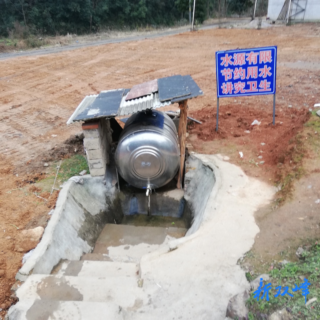 石牛乡退伍军人自费建水塔方便群众