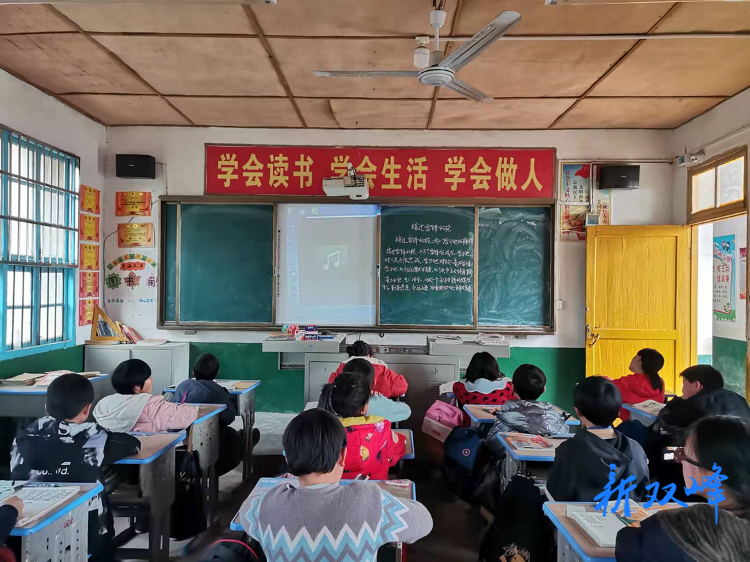 大托学校：学雷锋，见行动