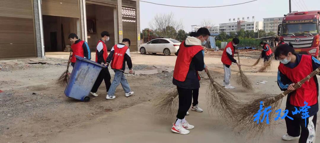学习雷锋做好事，争当时代好青年——双峰县职业中专学校开展“学雷锋活动月”系列活动