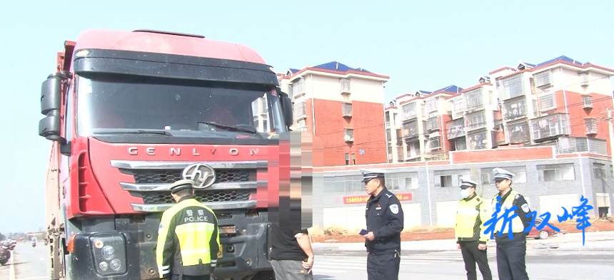 治超：县公安局交警大队查获2辆违规货车