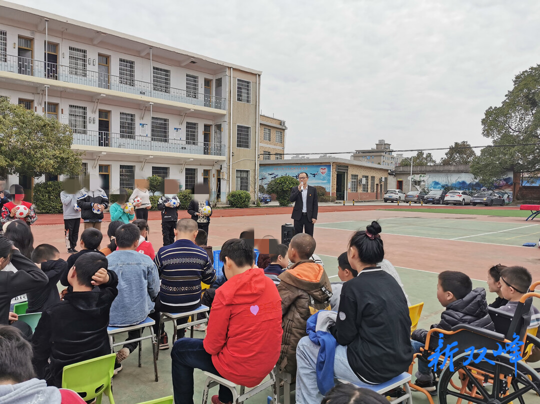 与爱同行，温暖童心——县财政局到县特教学校开展献爱心活动