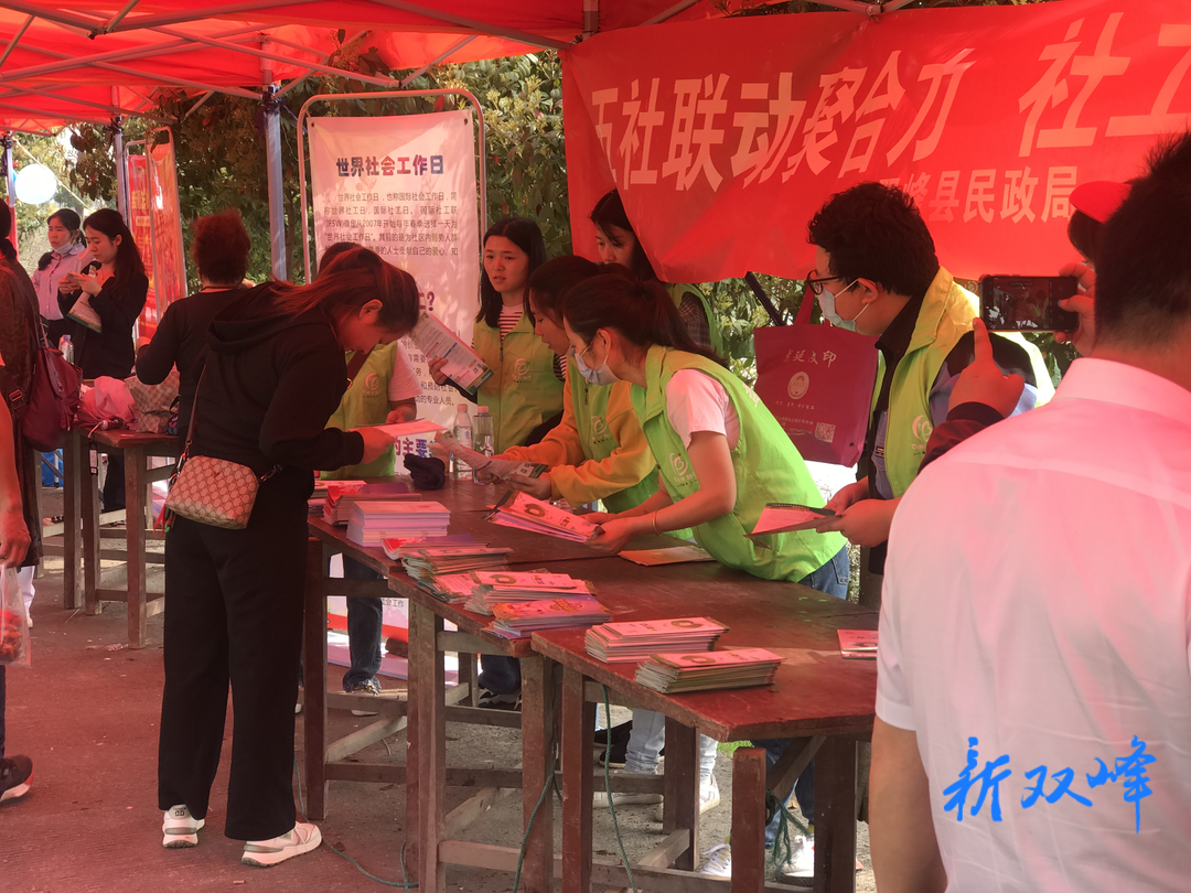县民政局开展2022年社会工作主题宣传活动