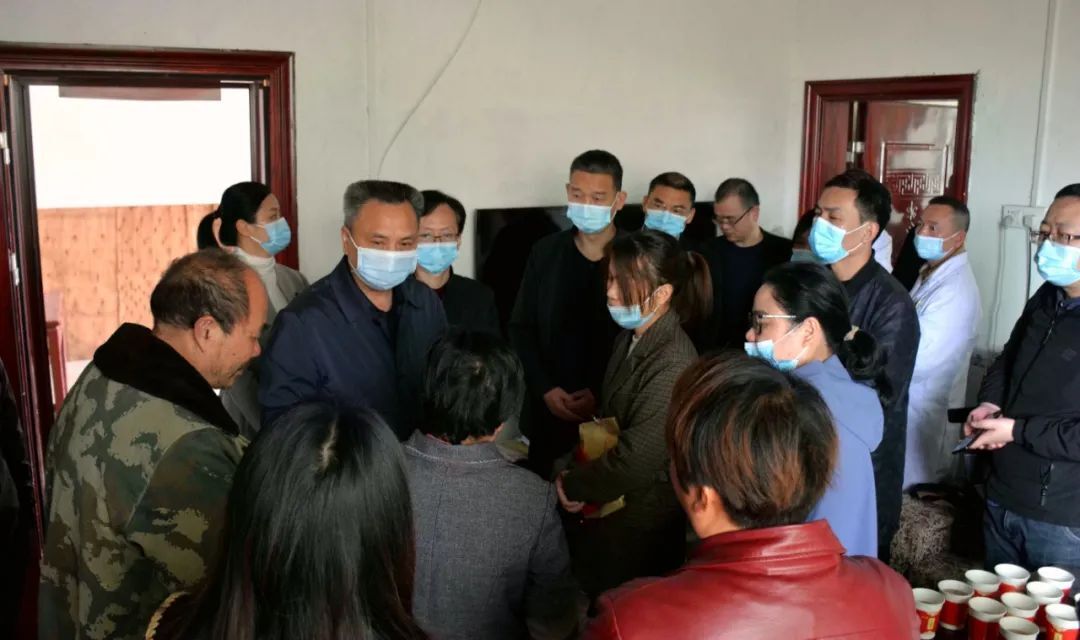 彭石清专程看望慰问基层纪检干部戴晓毛及家属