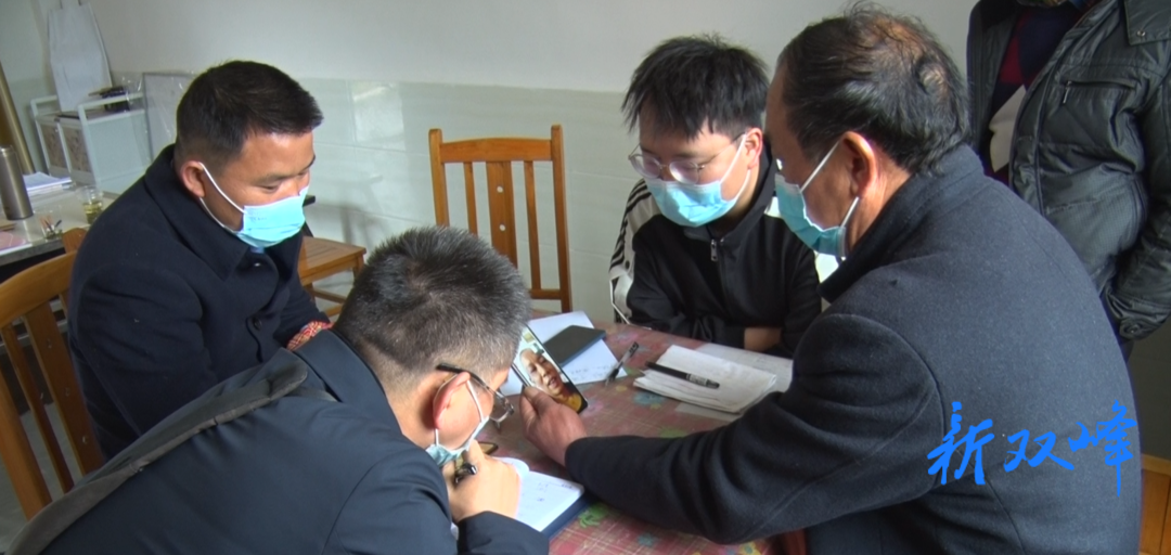 省市媒体来双峰采访“最美乡村医生”王尔坤