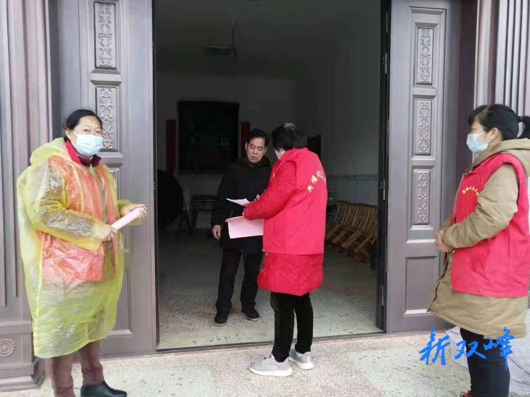 荷叶镇妇联积极助力疫情防控