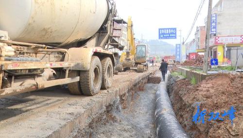 双峰城投集团全力完成备用集中隔离点排水管道安装